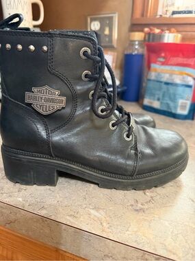 women’s Harley-Davidson Black Leather Studded Lace-Up Ankle Boots size 7.5